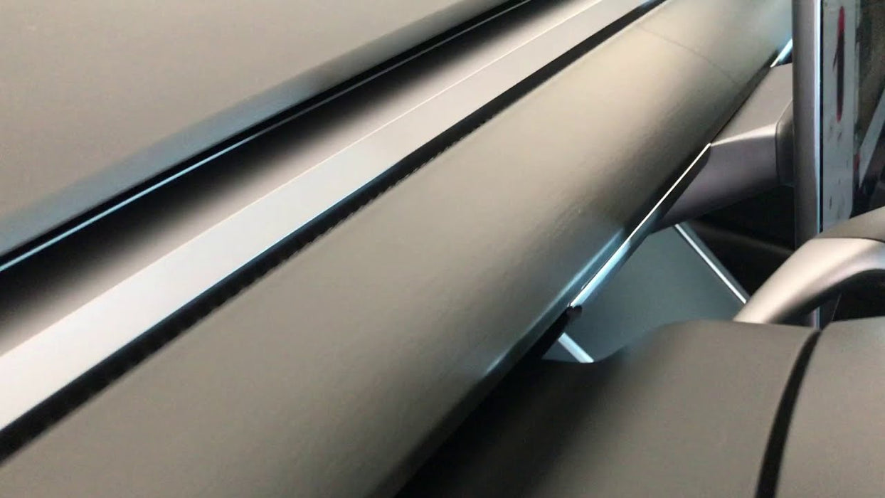 Filma á mælaborðið - Tesla Model 3